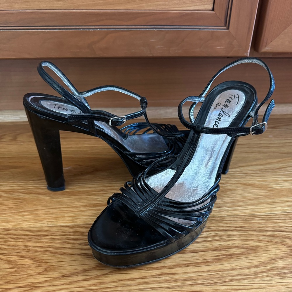 Free Lance Paris Pumps